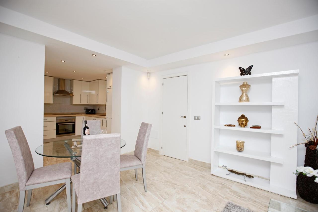 R02 Luxury Apartment In Villa With Pool And Garden 马尔韦利亚 外观 照片
