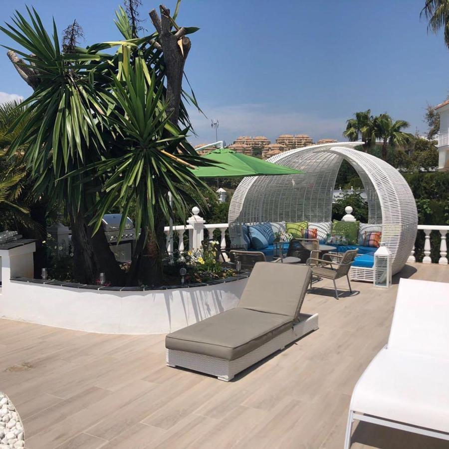 R02 Luxury Apartment In Villa With Pool And Garden 马尔韦利亚 外观 照片