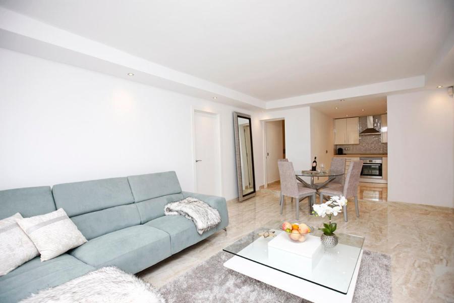 R02 Luxury Apartment In Villa With Pool And Garden 马尔韦利亚 外观 照片