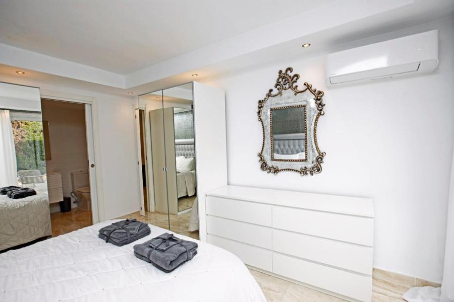 R02 Luxury Apartment In Villa With Pool And Garden 马尔韦利亚 外观 照片